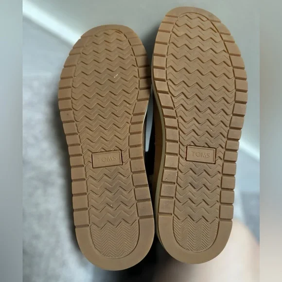 TOMS Makenna Black Leather Mid-Cath Shearling Boots Women’s 6 Style #10014172 - Picture 16 of 16